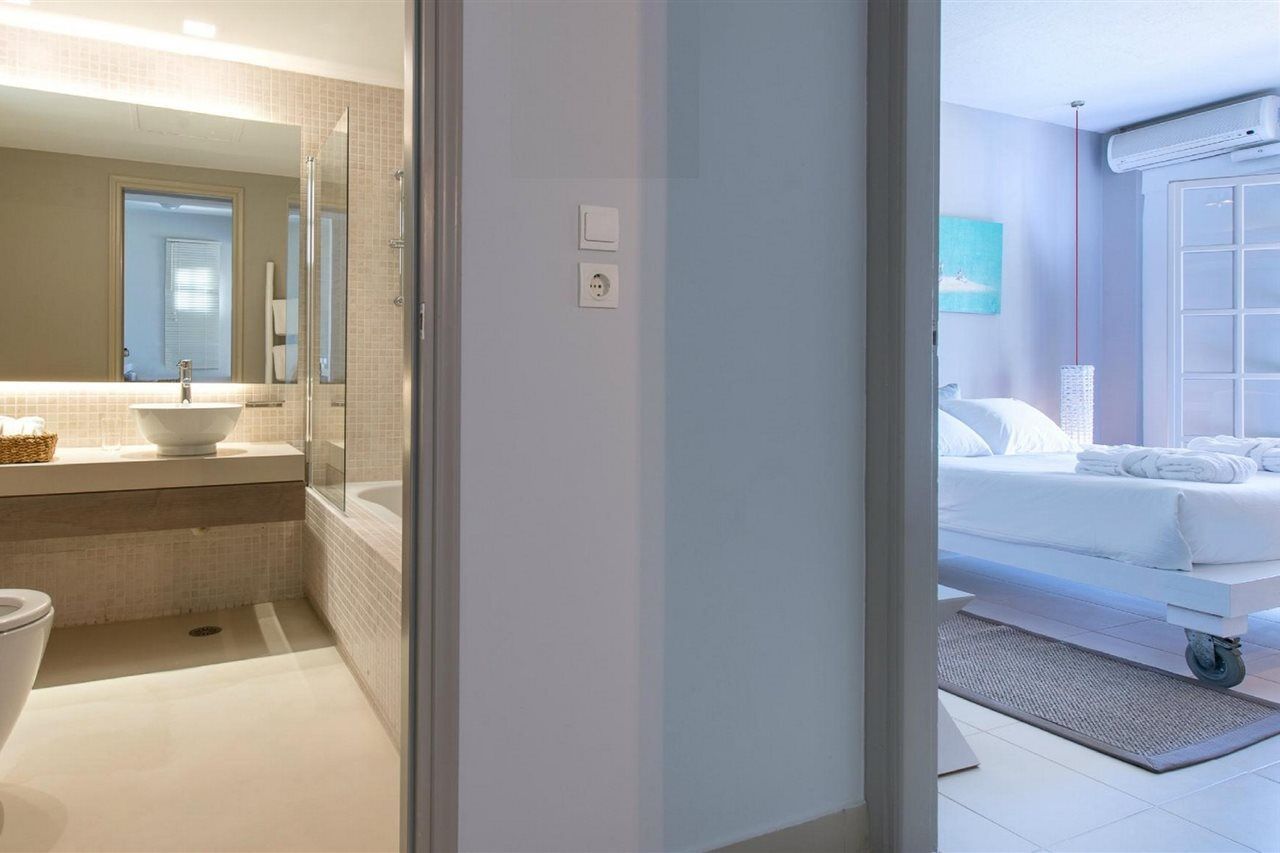 Hotel The Bay &